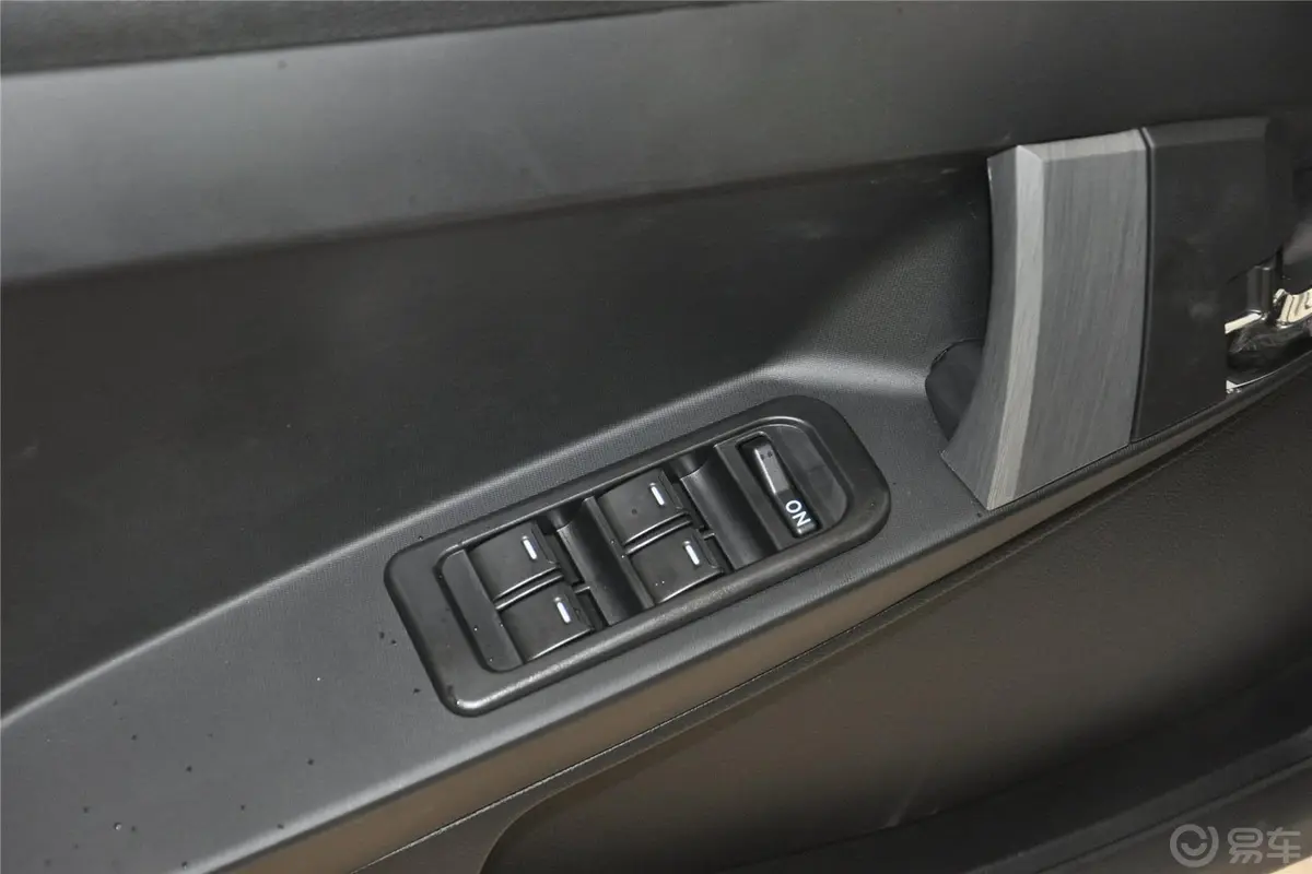 吉利GX21.5L 自动 标准型Ⅱ车窗升降键