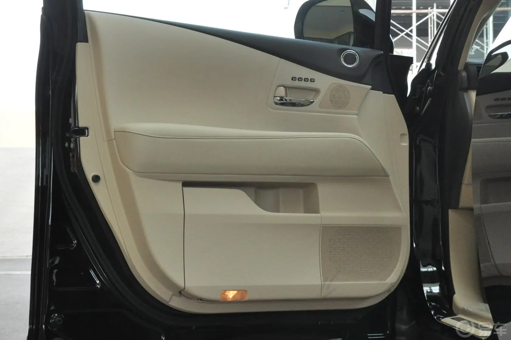 雷克萨斯RX350 典雅版驾驶员侧车门内门板
