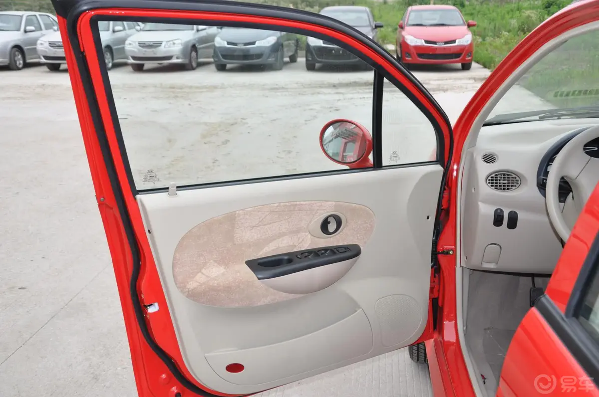 奇瑞QQ31.0L 手动 时尚版 启航型驾驶员侧车门内门板