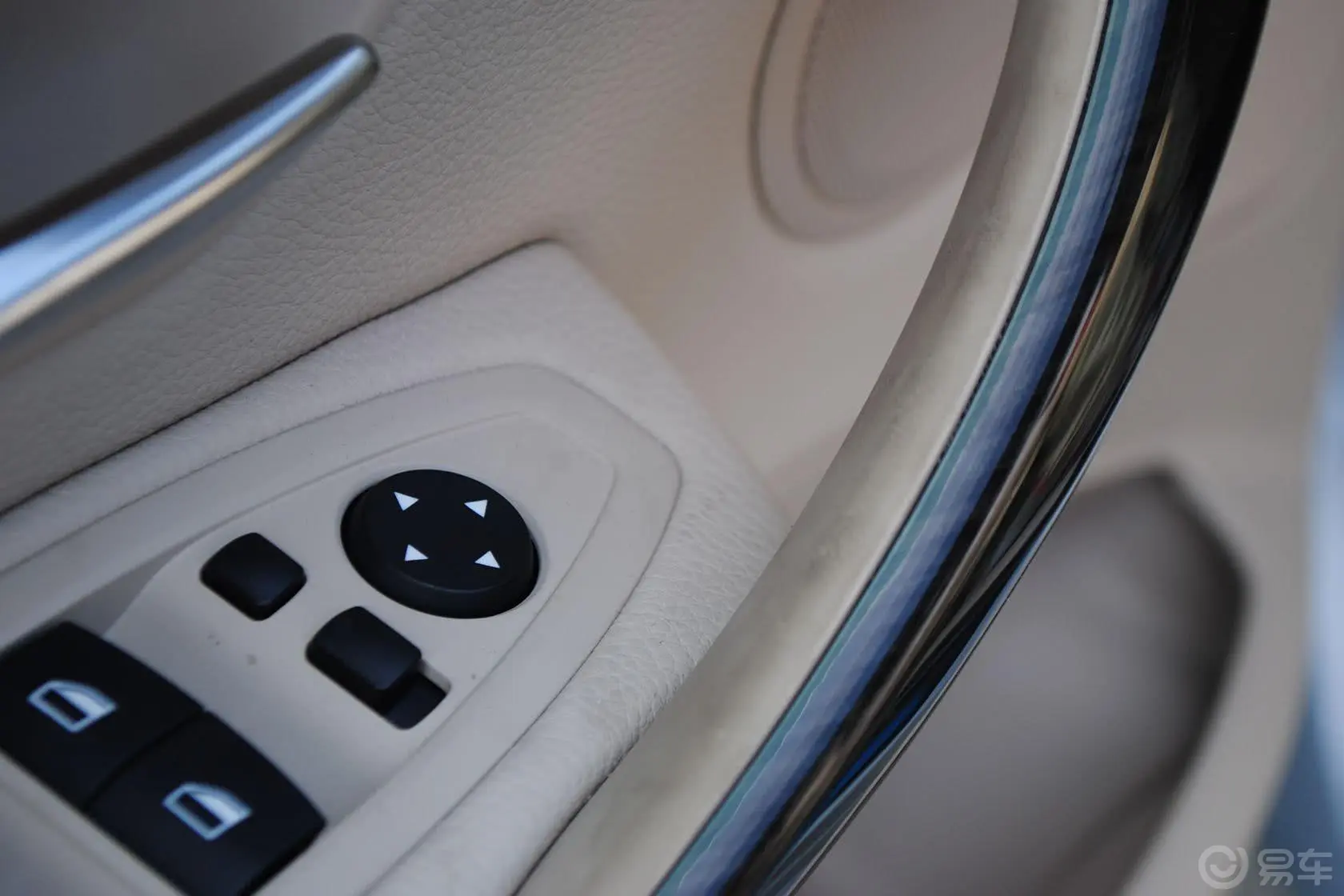 宝马3系GT328i 风尚设计套装外后视镜控制键