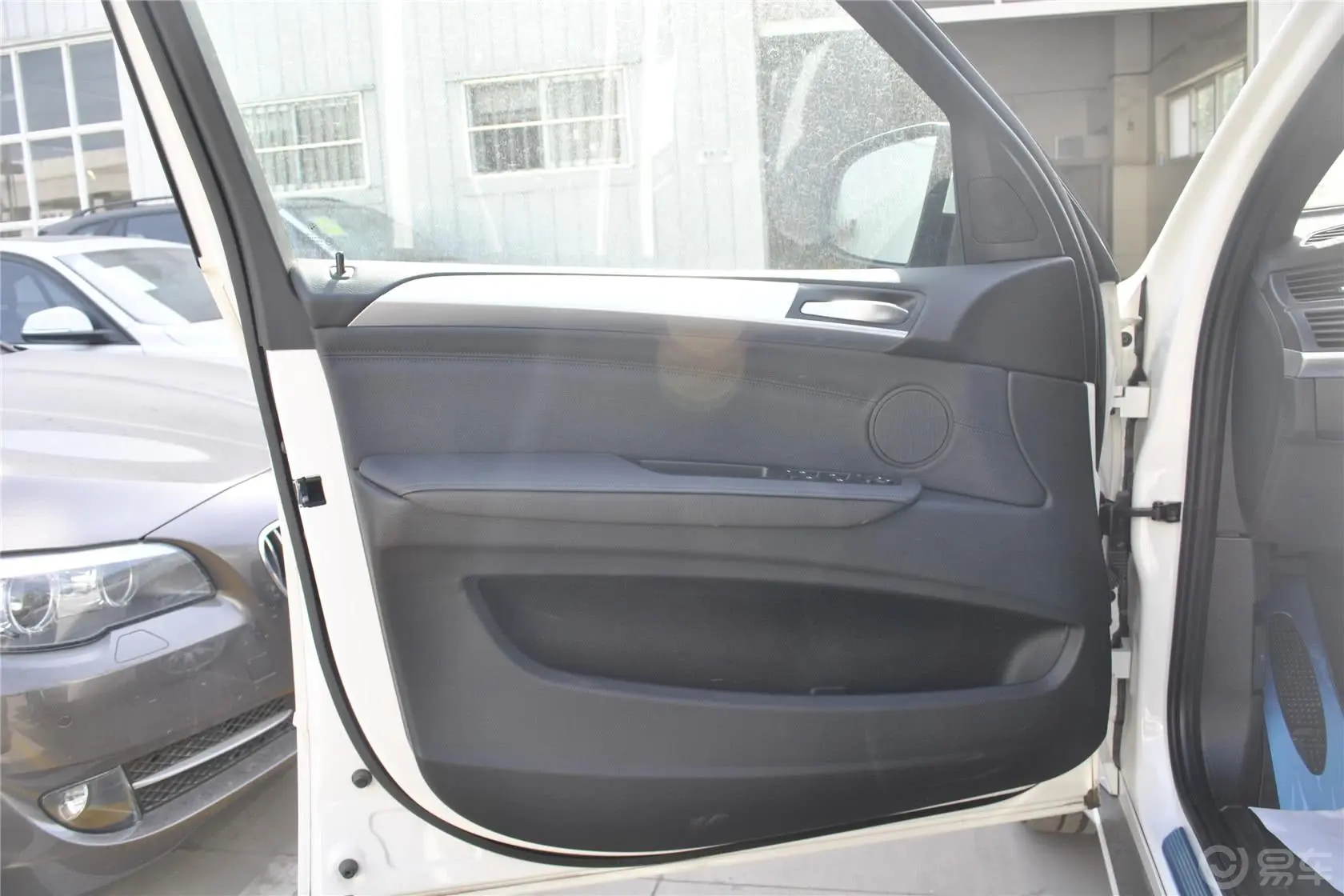 宝马X5(进口)xDrive35i M运动型驾驶员侧车门内门板