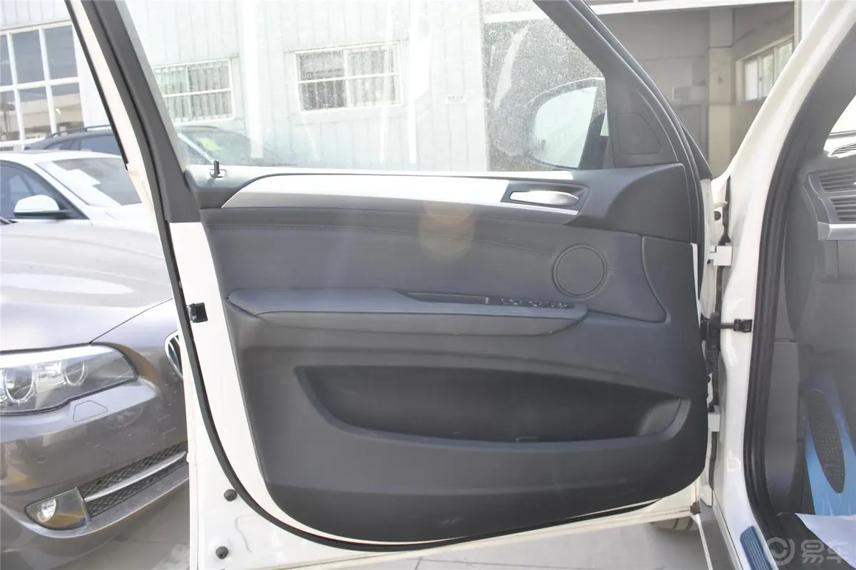 宝马X5(进口)xDrive35i M运动型驾驶员侧车门内门板