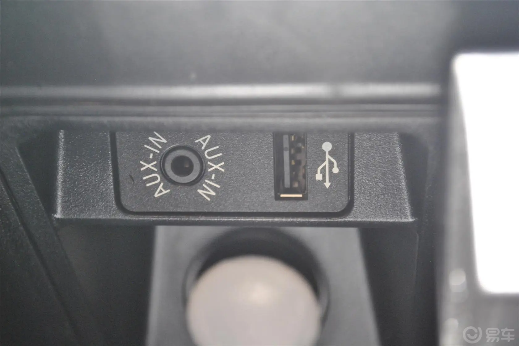 宝马X5(进口)xDrive35i M运动型USB接口