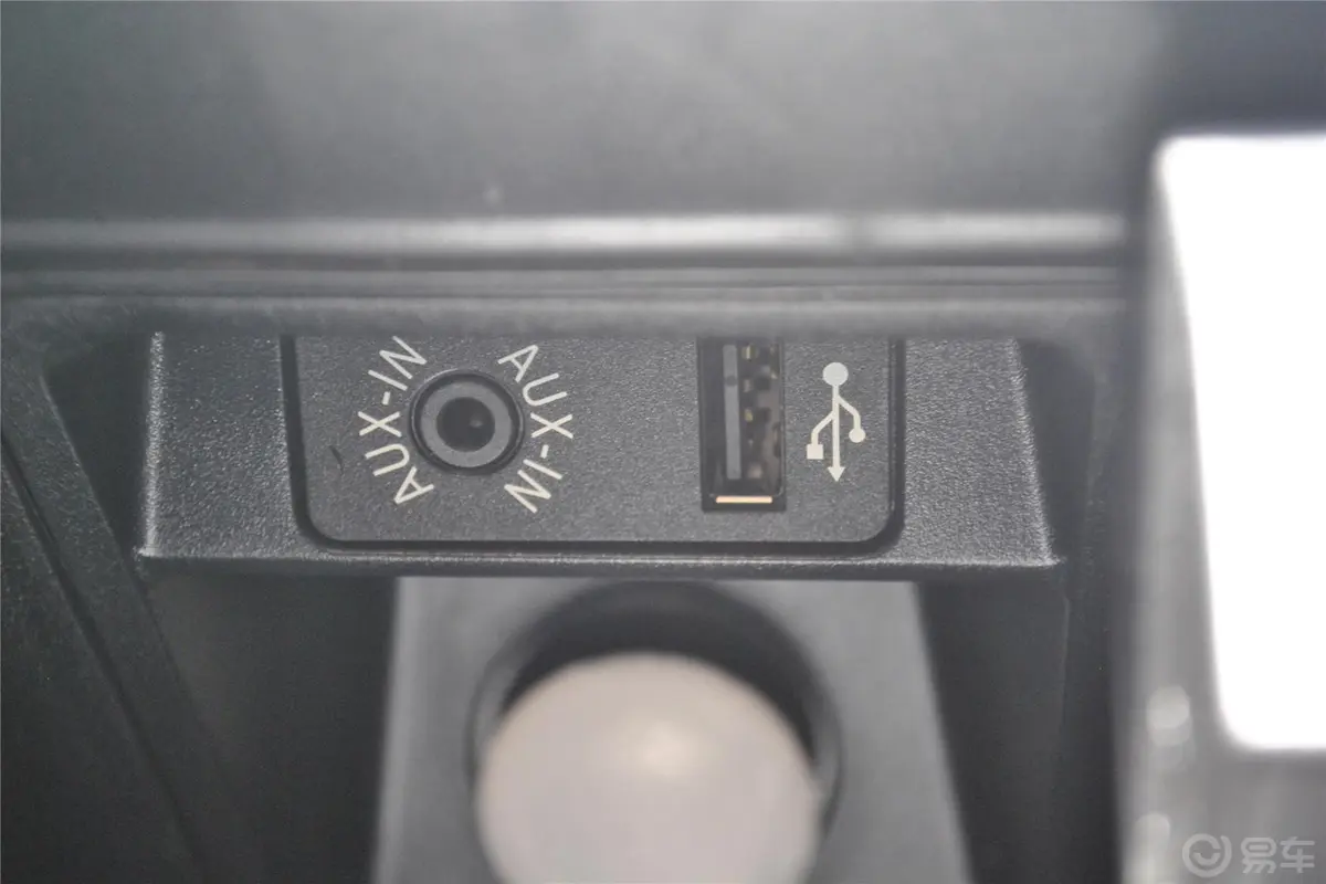 宝马X5(进口)xDrive35i M运动型USB接口
