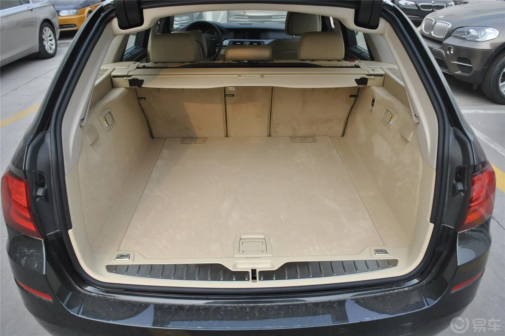 宝马5系(进口)530i 领先型 旅行版行李箱空间