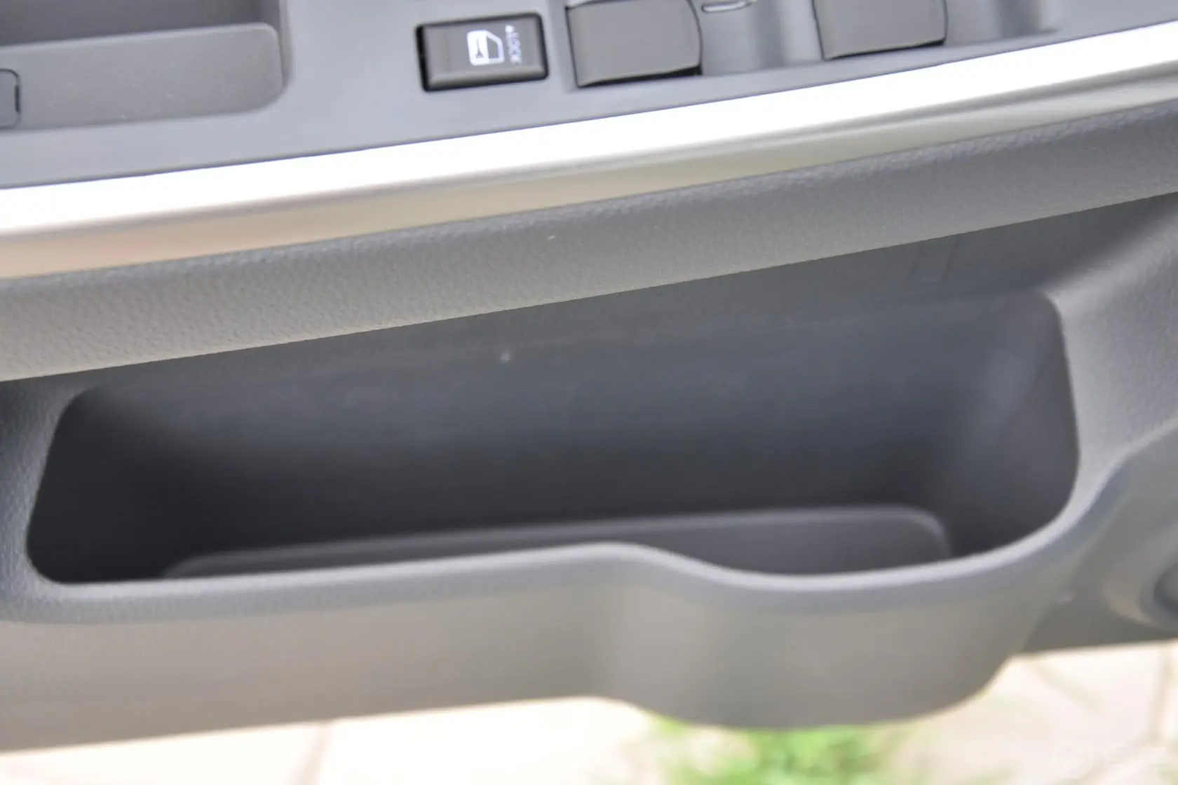 天语 SX4两厢 酷锐版 1.6L 手动 运动型驾驶员门储物盒