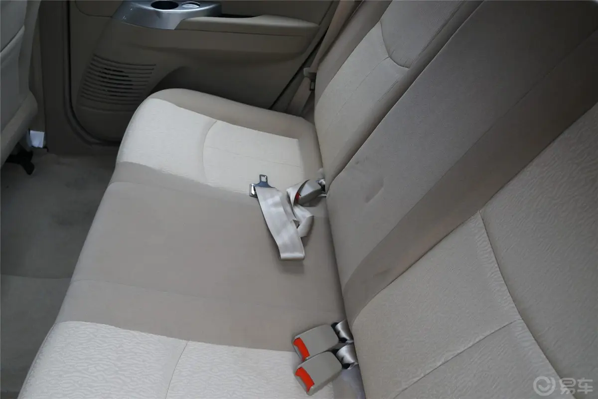 景逸SUV1.6L 手动 舒适型后排扶手
