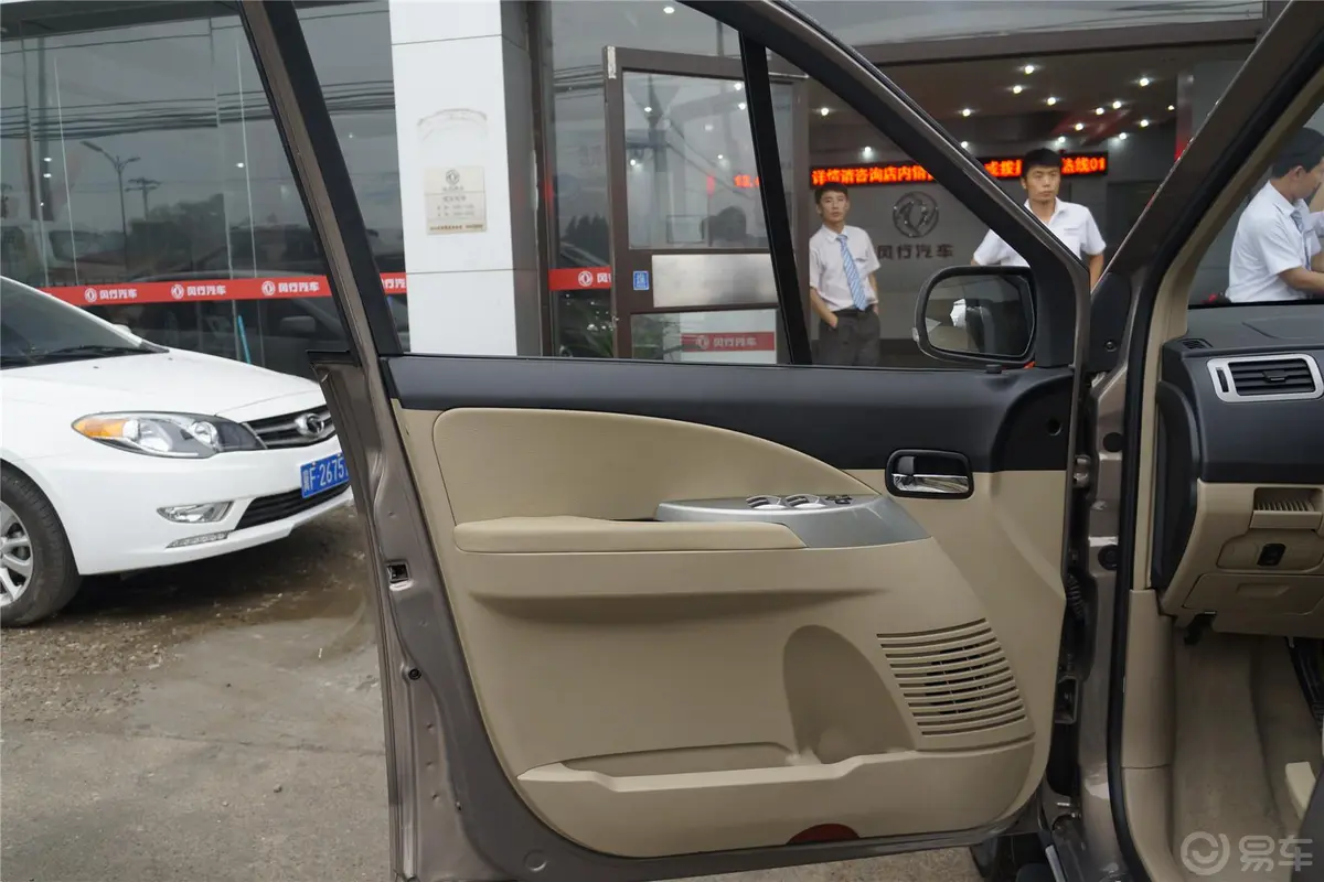 景逸SUV1.6L 手动 舒适型驾驶员侧车门内门板