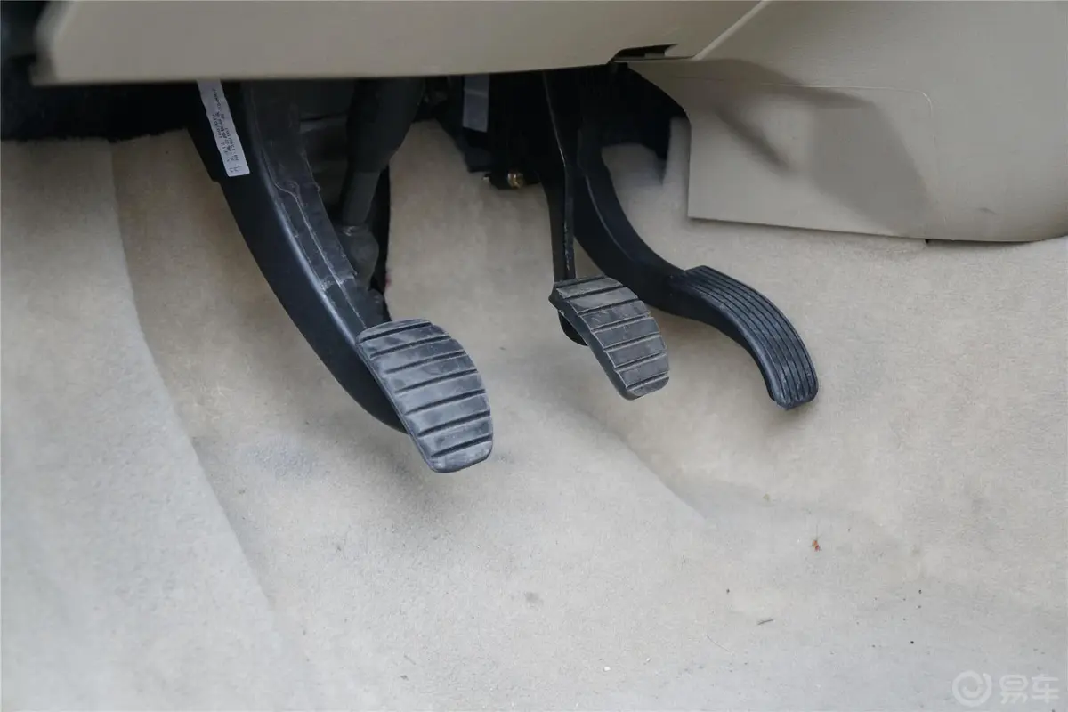 景逸SUV1.6L 手动 舒适型脚踏板