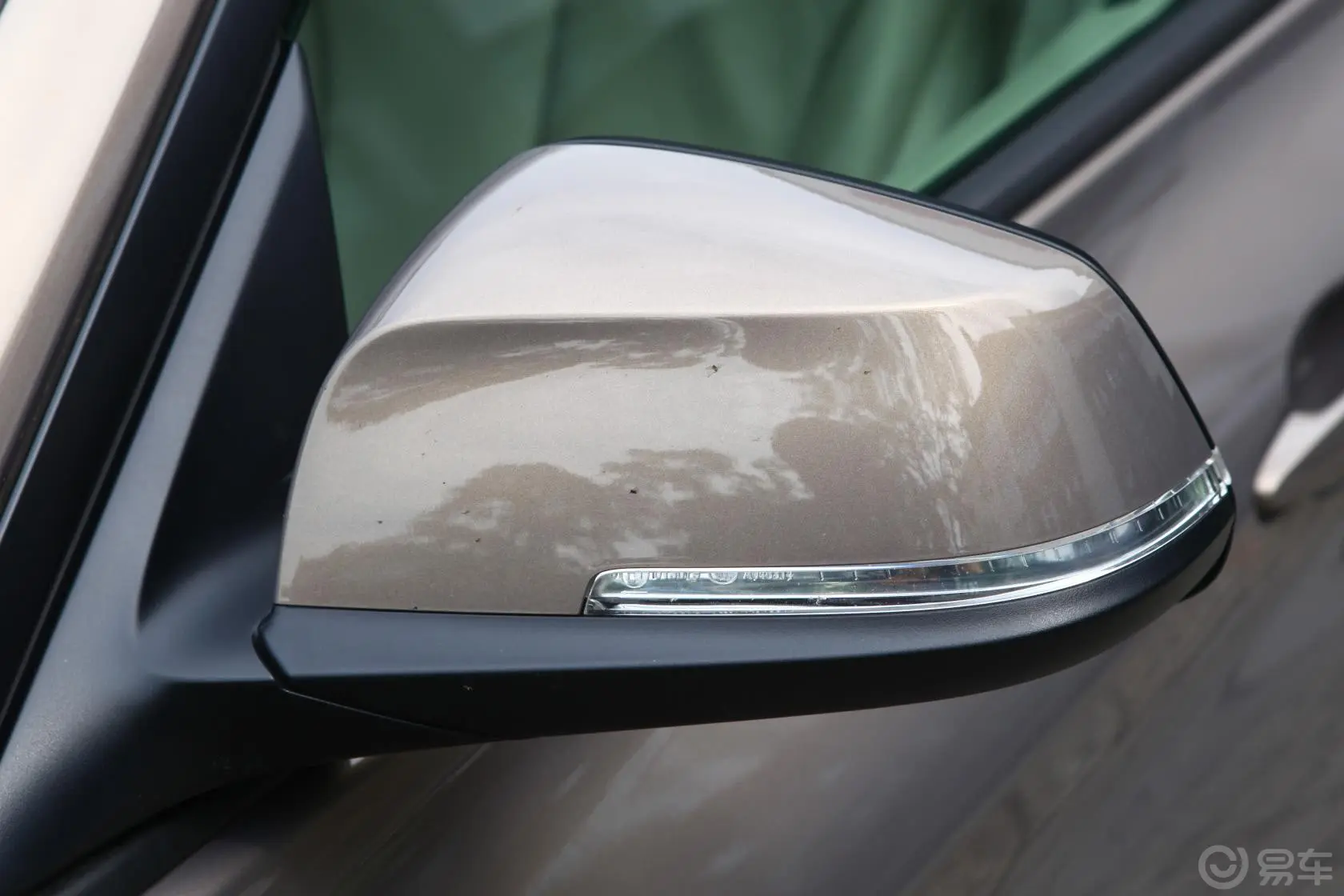 宝马3系GT335i 风尚设计套装后视镜转向灯（前）