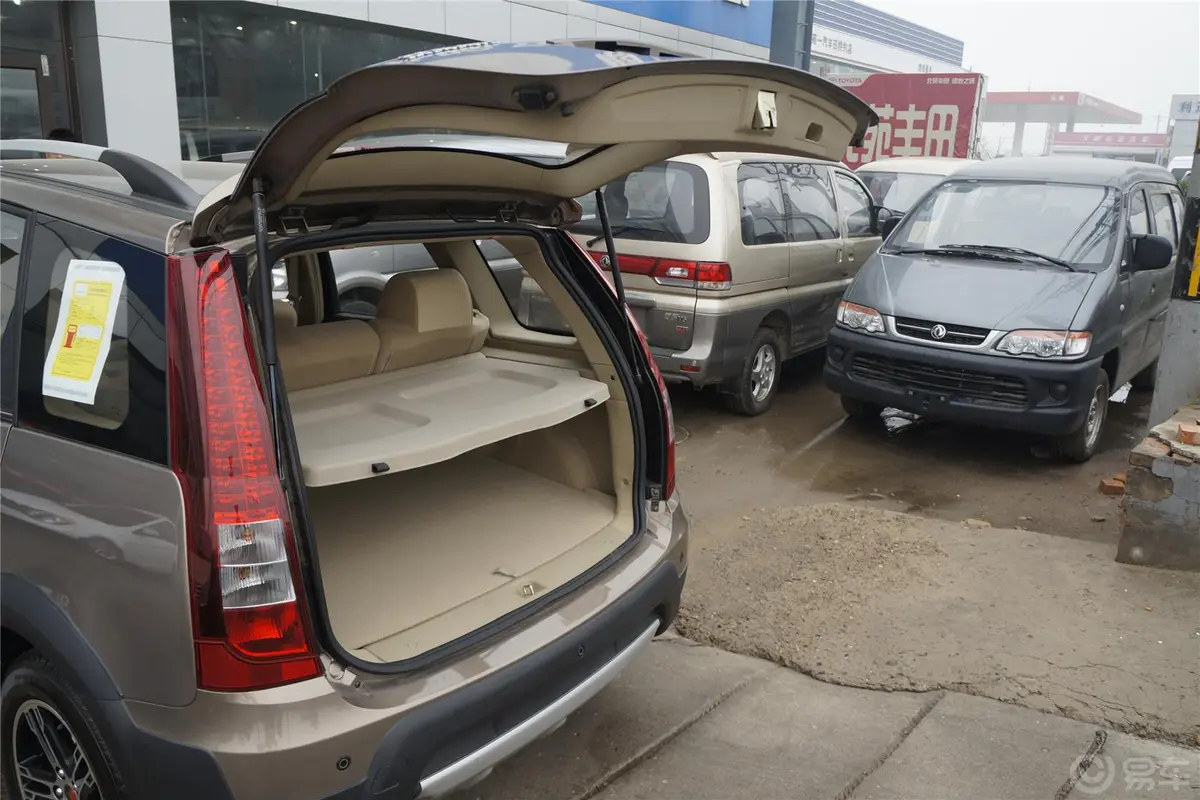 景逸SUV1.6L 手动 舒适型行李厢开口范围