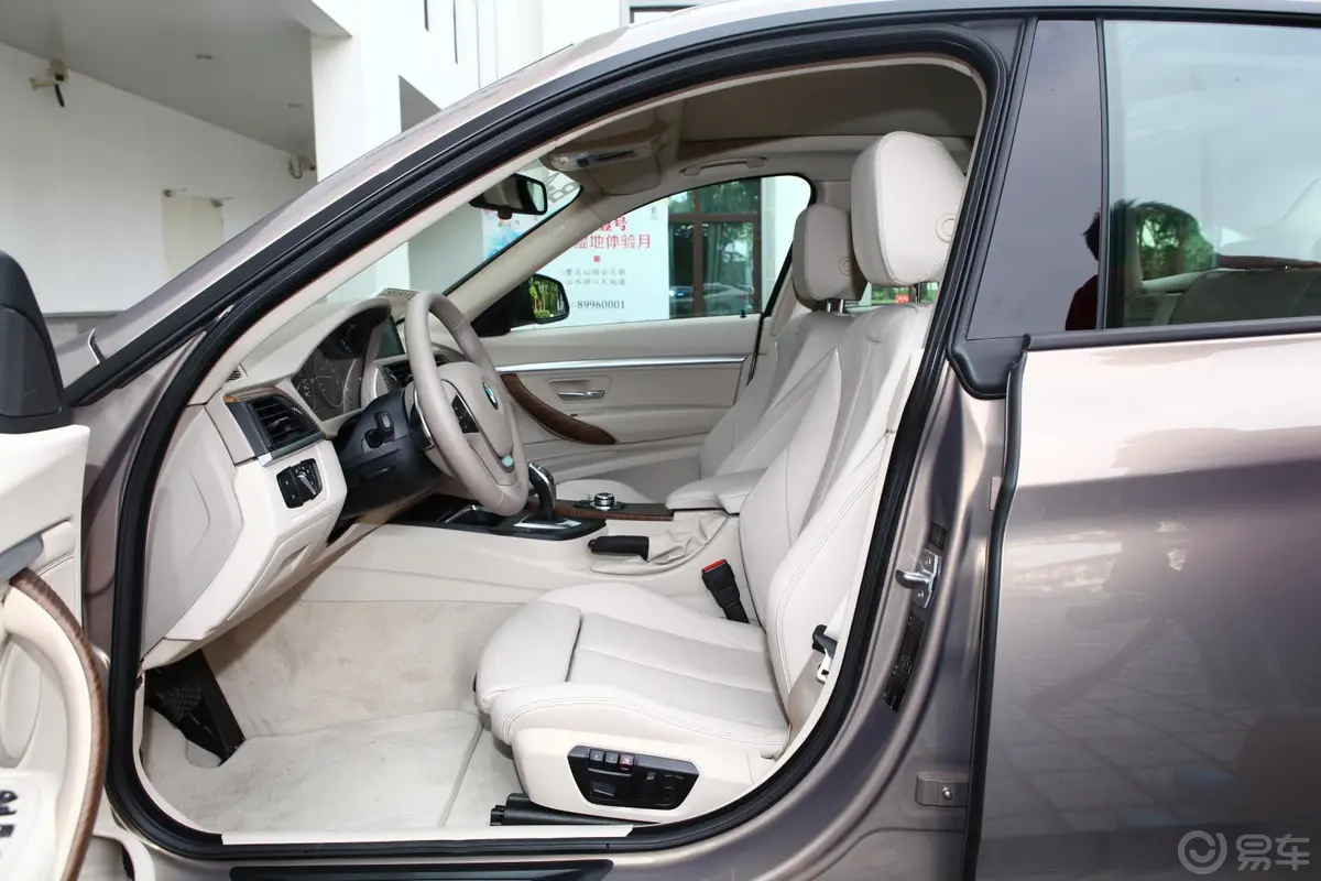 宝马3系GT335i 风尚设计套装前排空间