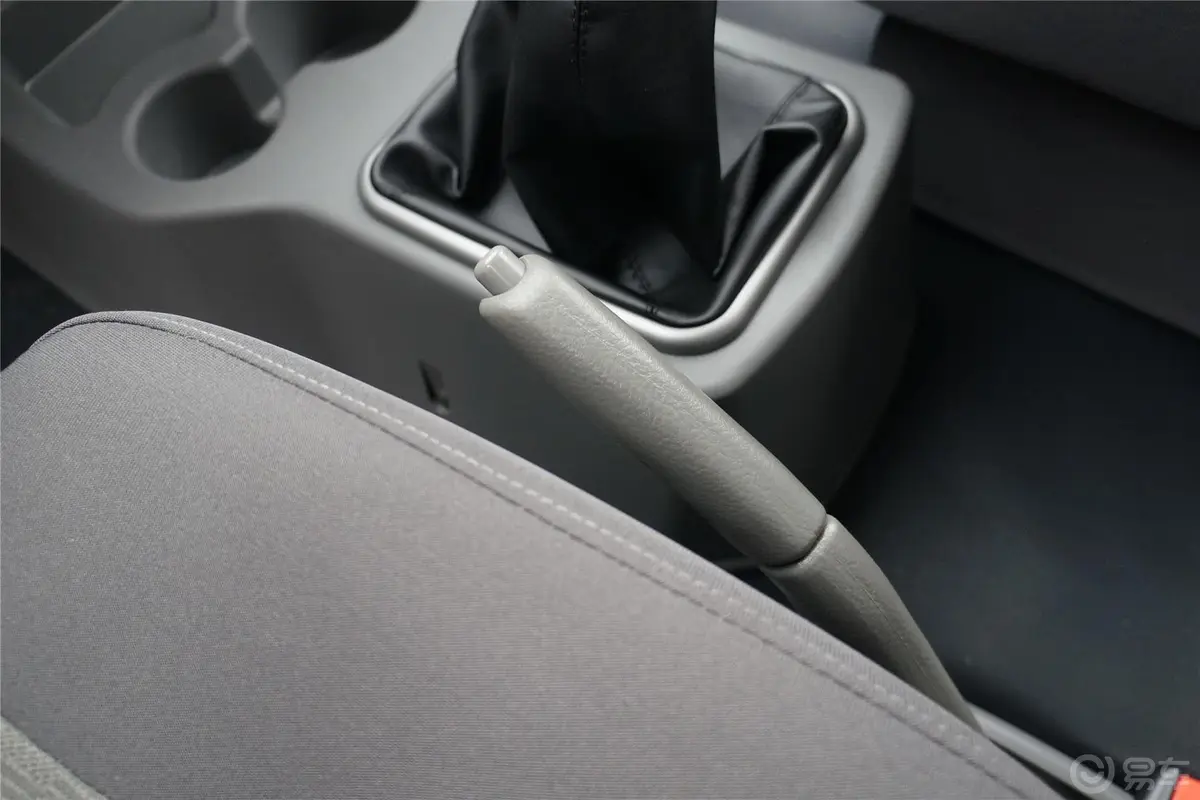 菱智V3 1.5L 手动 舒适型驻车制动（手刹，电子，脚刹）