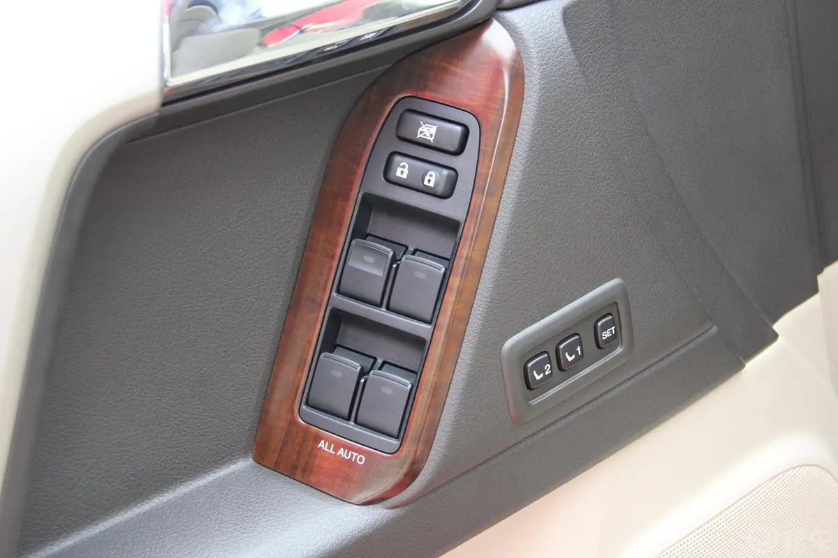 普拉多(进口)2700 2.7 AT 中东版高配车窗升降键