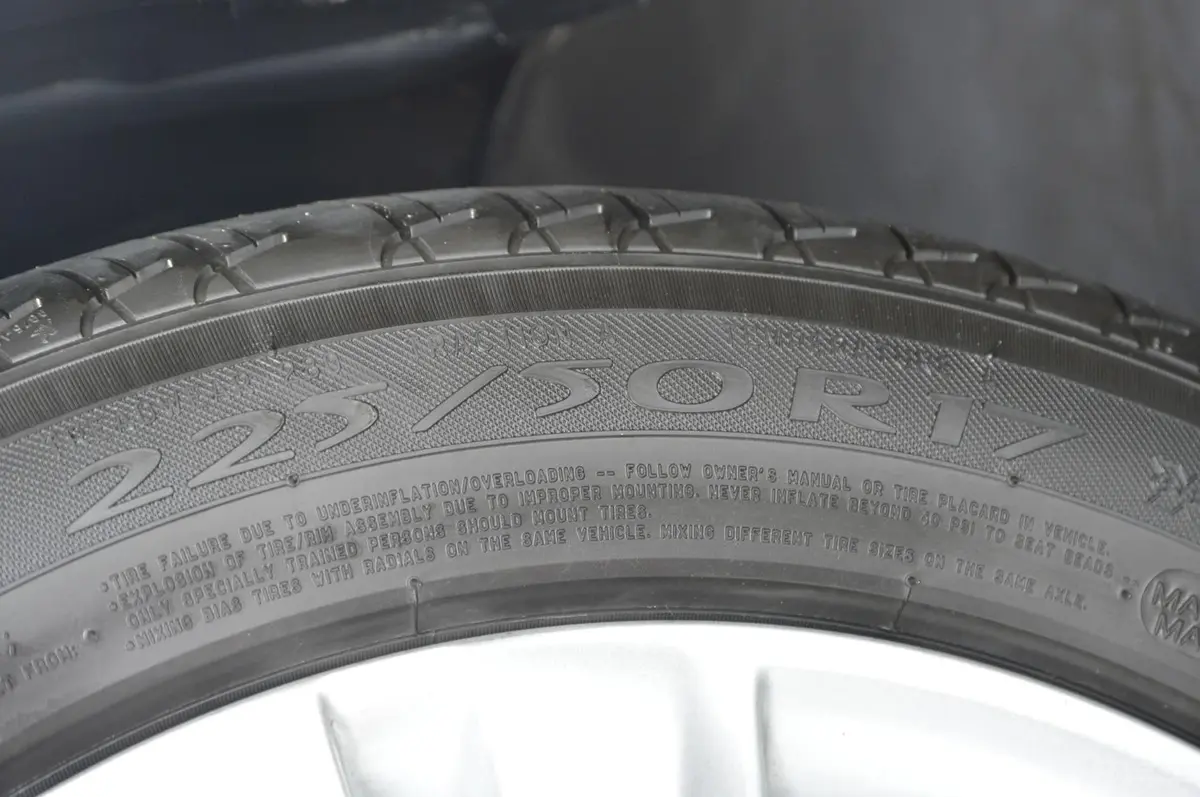 标致30081.6THP 自动 潮流版轮胎规格