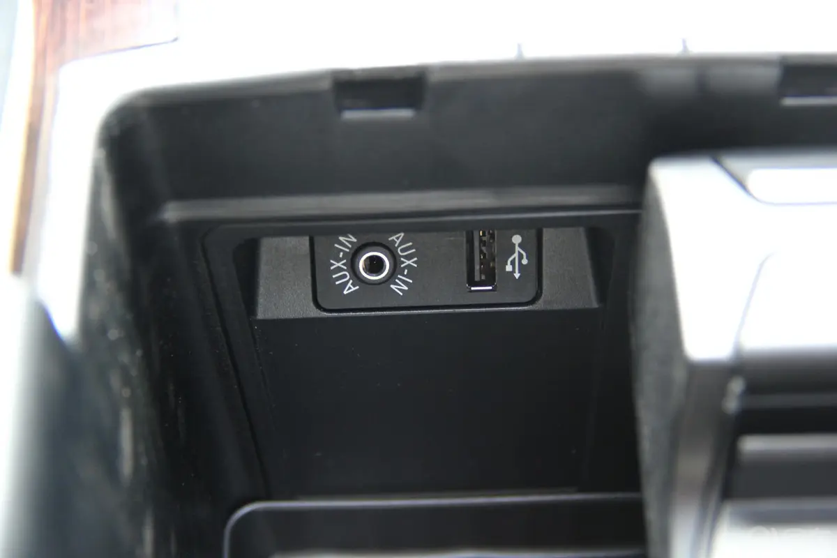 宝马X5(进口)xDrive35i 手自一体 美规版USB接口