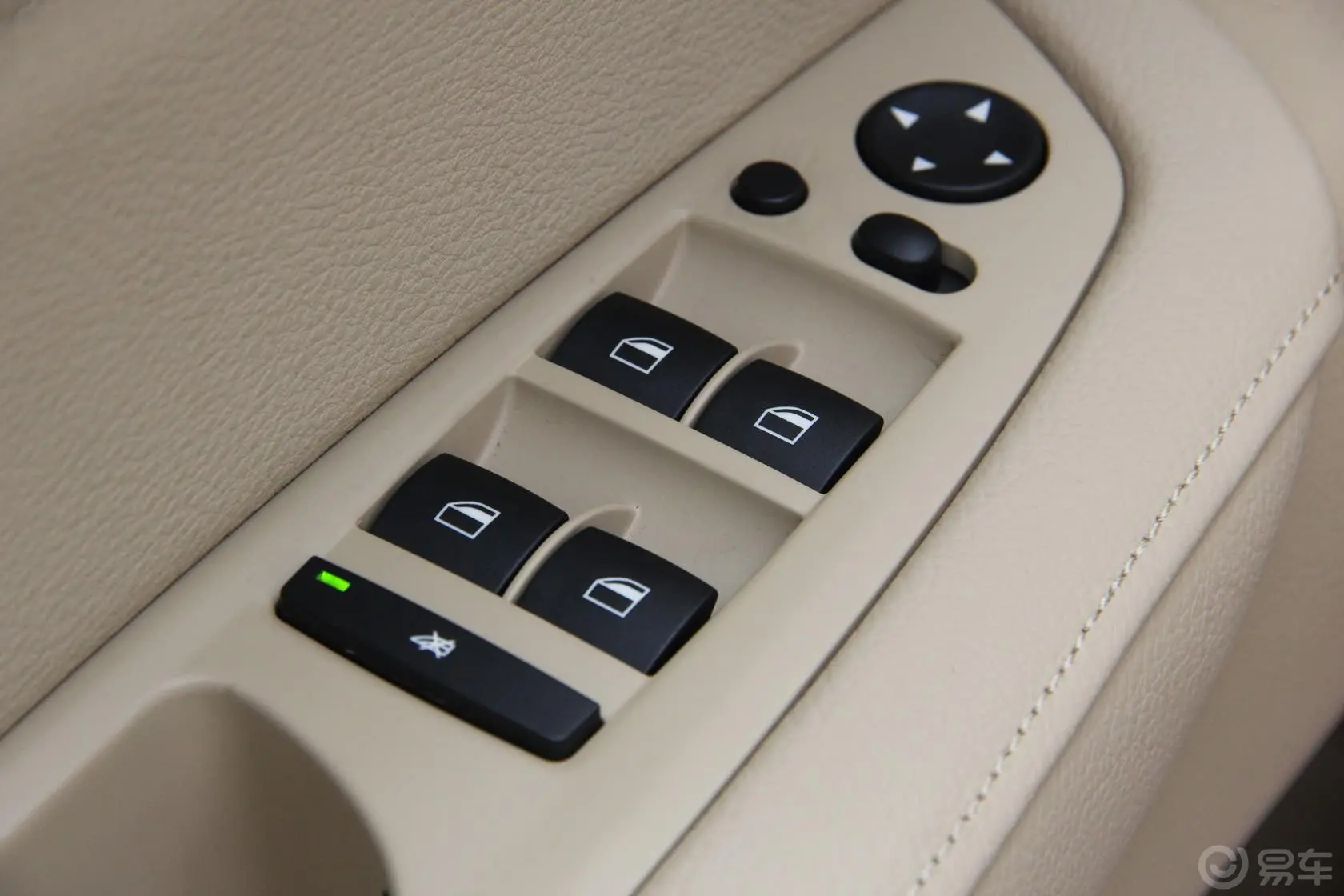 宝马X5(进口)xDrive35i 手自一体 美规版电窗控制键