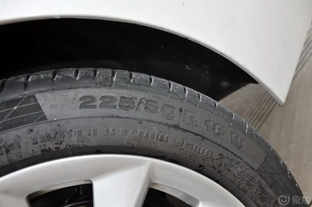 宝马3系GT328i 风尚设计套装轮胎规格