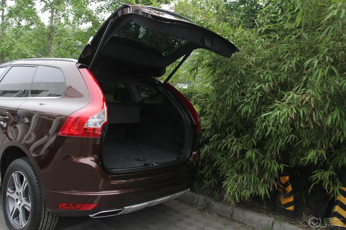 沃尔沃XC60(进口)2.0T T5 改款 智雅版行李厢开口范围