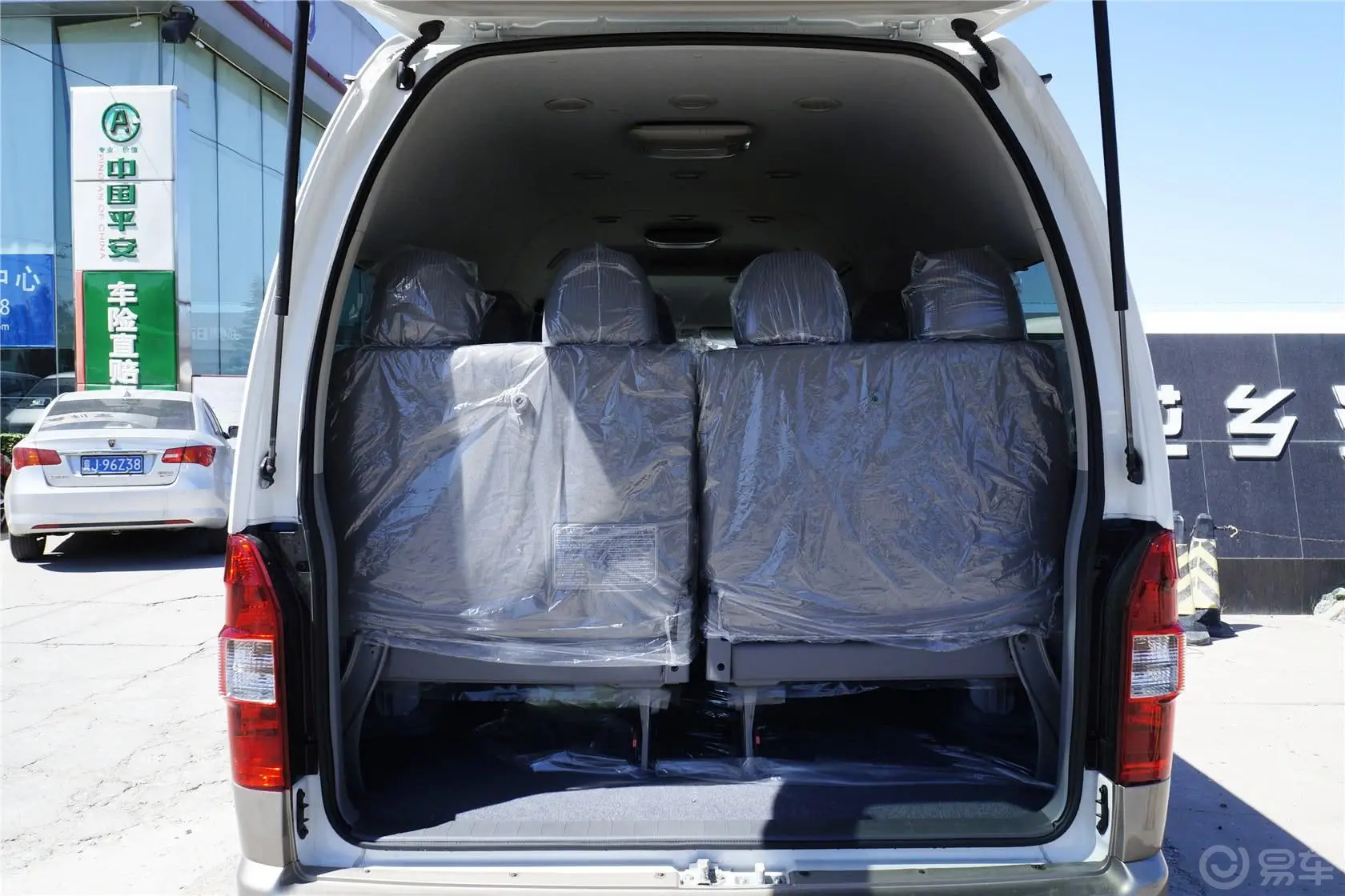 金杯大海狮大海狮L 2.7L 领航版 手动 豪华型 汽油行李箱空间