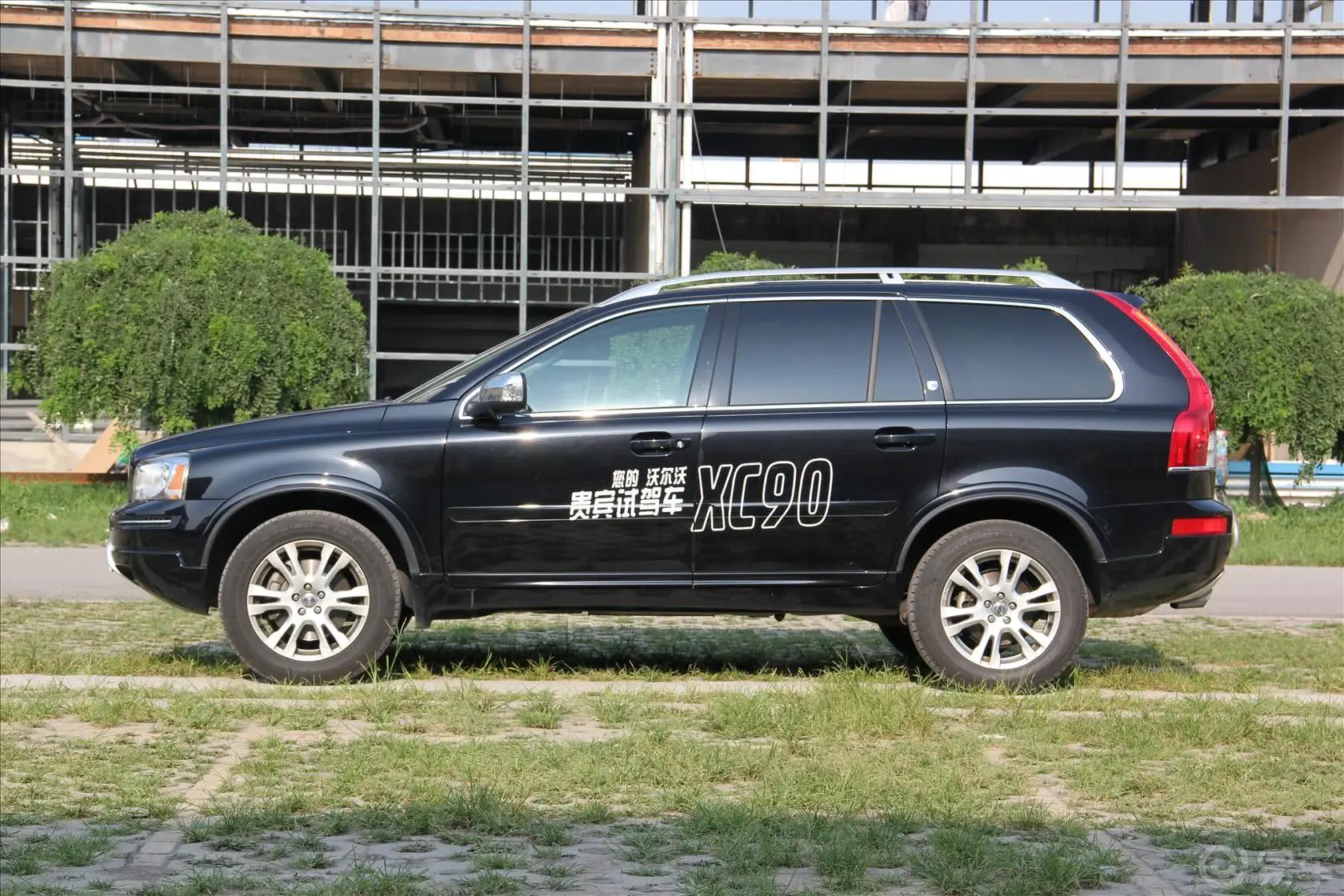 沃尔沃XC902.5T T5 行政版正侧车头向左水平