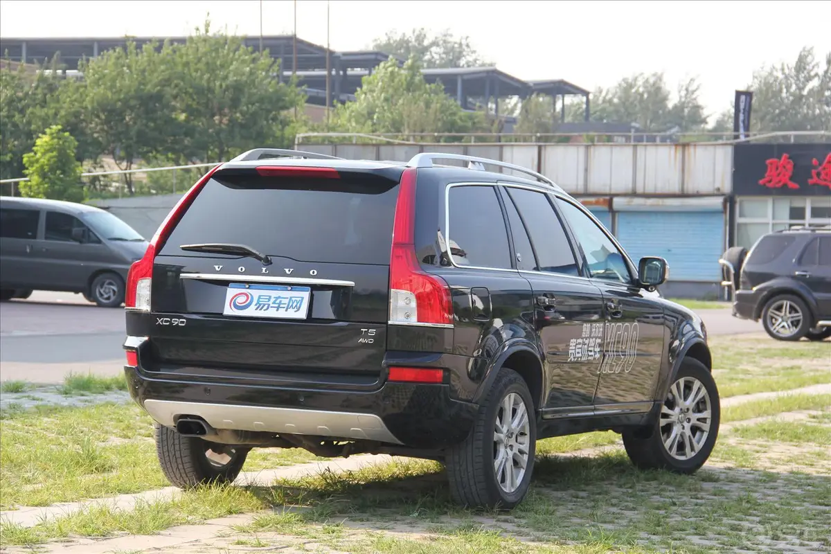 沃尔沃XC902.5T T5 行政版侧后45度车头向右水平