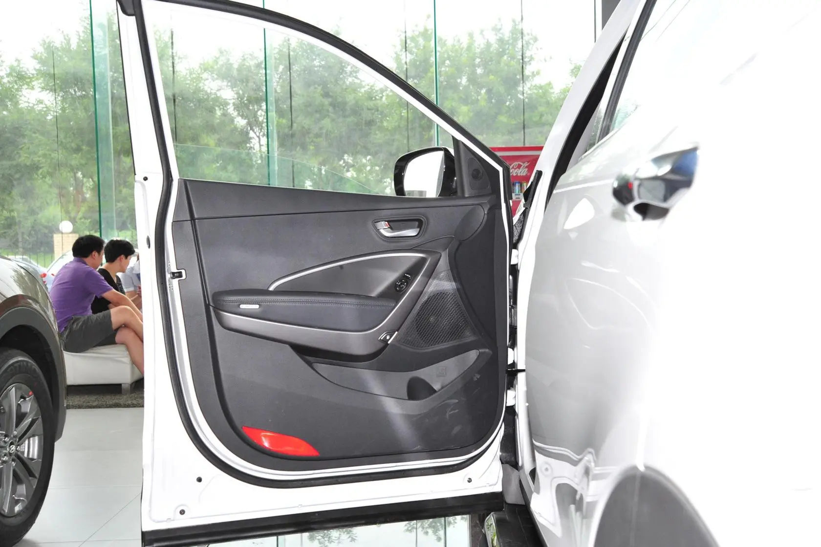 胜达2.4L GL 四驱 自动 舒适型驾驶员侧车门内门板