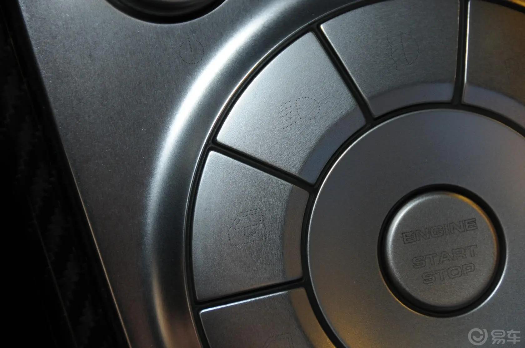 AgeraR 5.0T车窗升降键