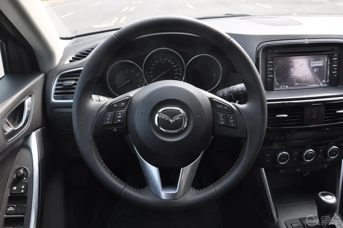 马自达CX-52.0L 自动 四驱 尊贵型方向盘