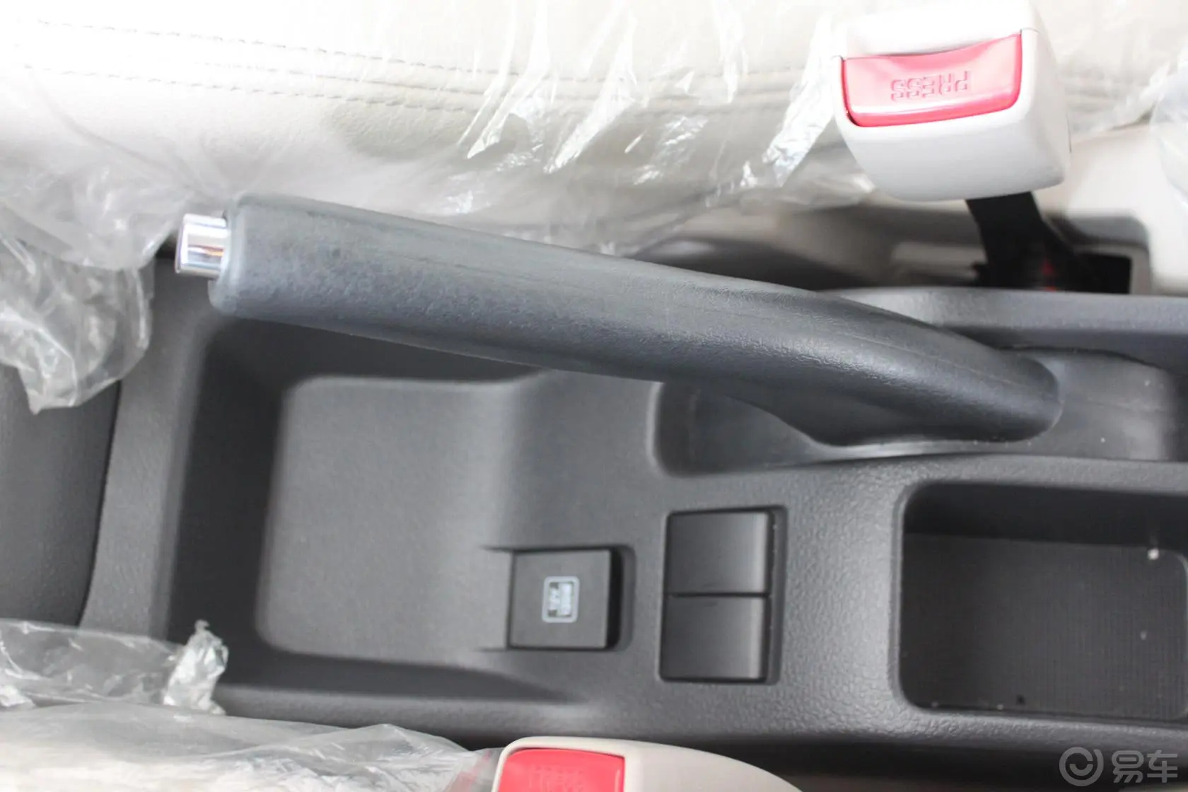 利亚纳三厢 1.4L 手动 舒适I型驻车制动（手刹，电子，脚刹）