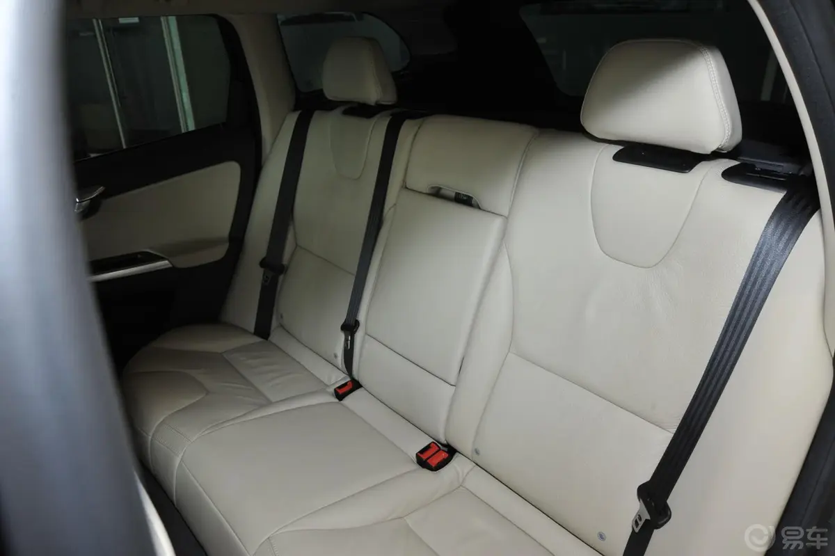 沃尔沃XC60(进口)3.0T T6 AWD舒适版后排座椅