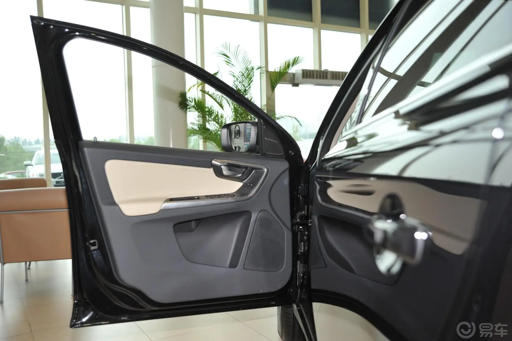 沃尔沃XC60(进口)3.0T T6 AWD智雅版驾驶员侧车门内门板