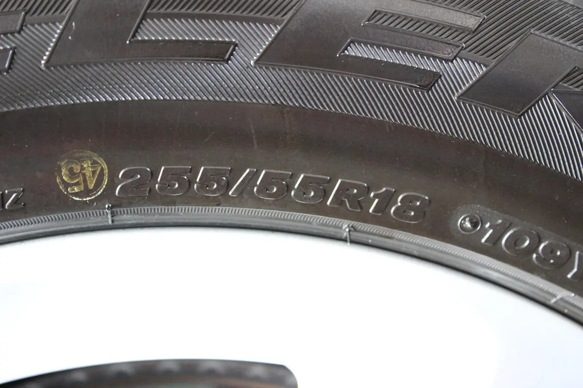 奥迪Q735 TFSI quattro 进取型轮胎规格