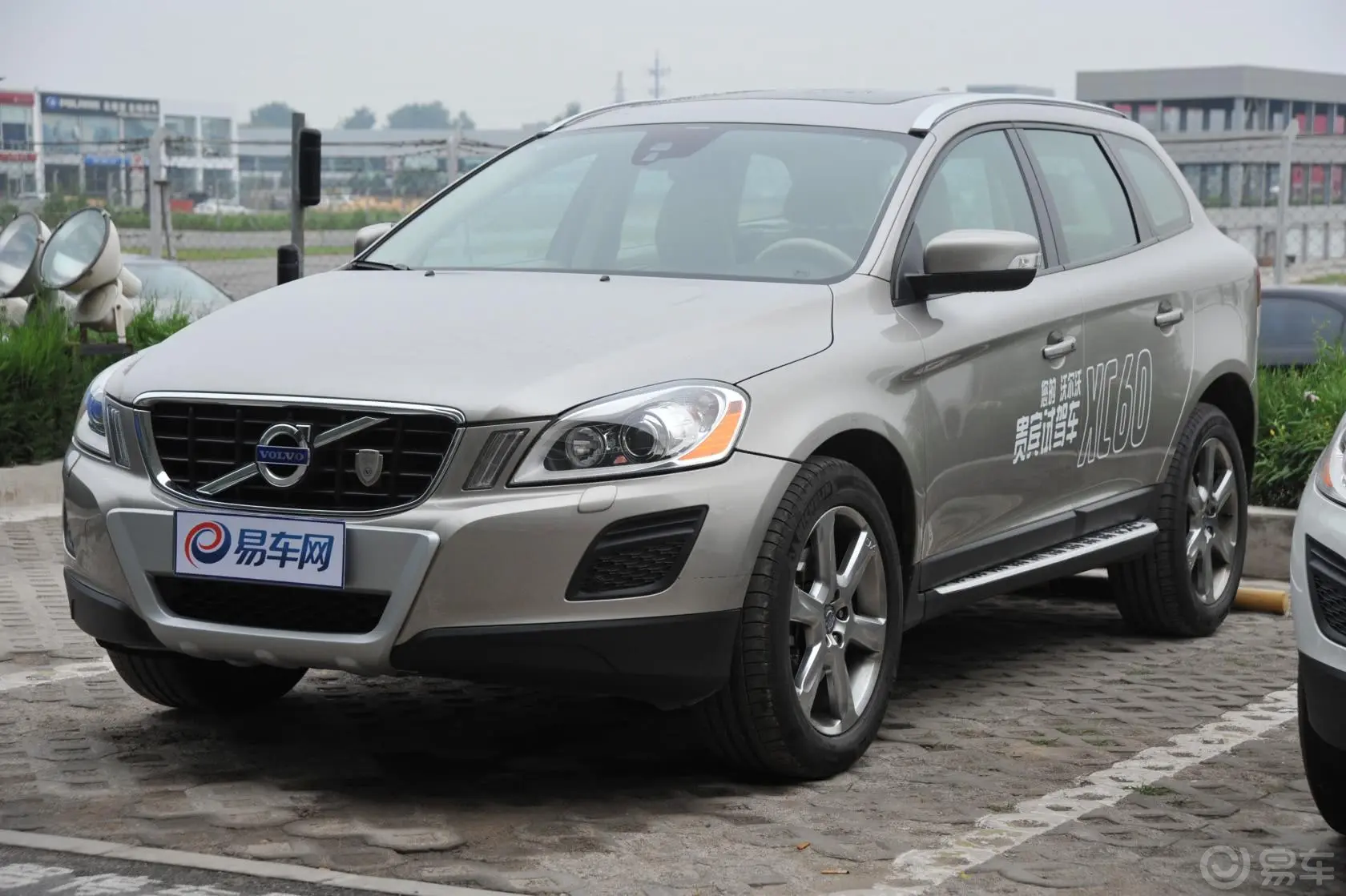 沃尔沃XC60(进口)2.0T T5 舒适版侧前45度车头向左水平