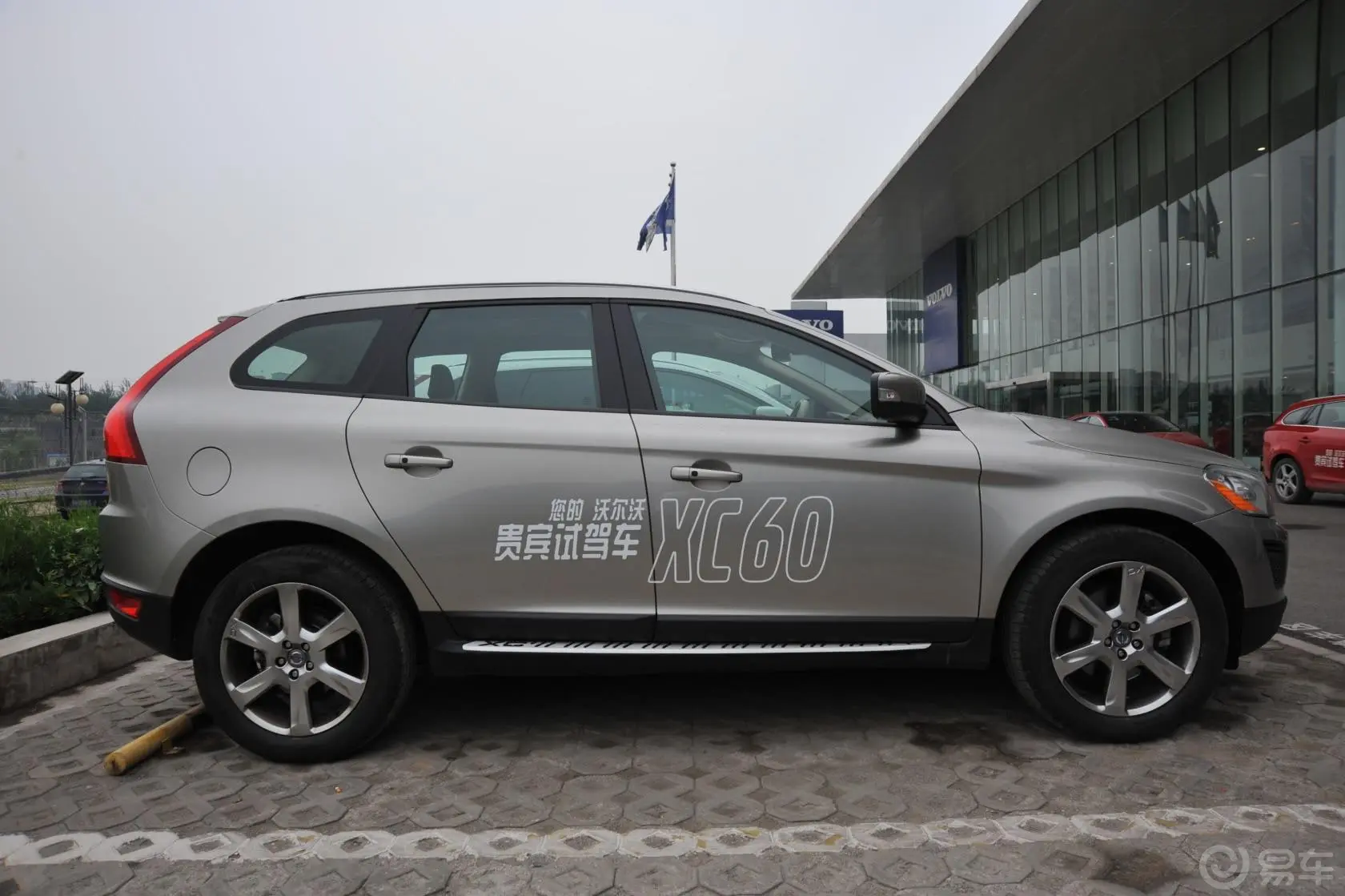 沃尔沃XC60(进口)2.0T T5 舒适版正侧车头向右水平