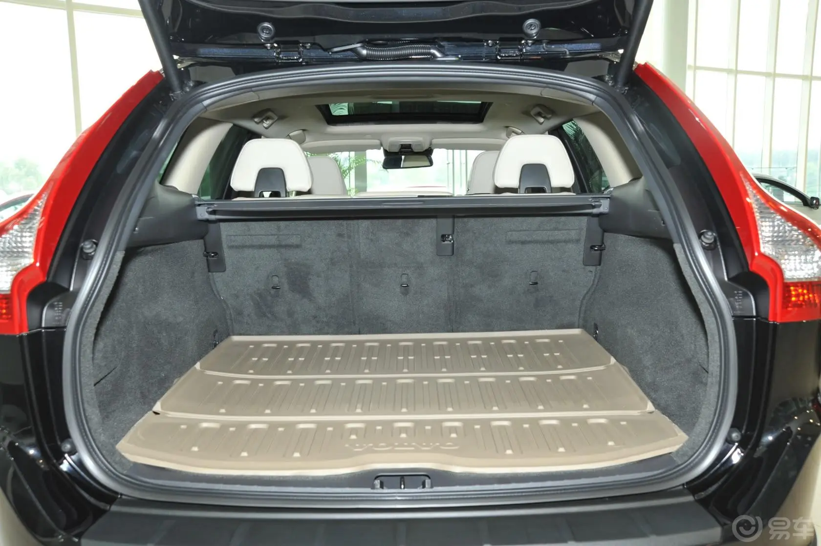 沃尔沃XC60(进口)3.0T T6 AWD智雅版行李箱空间