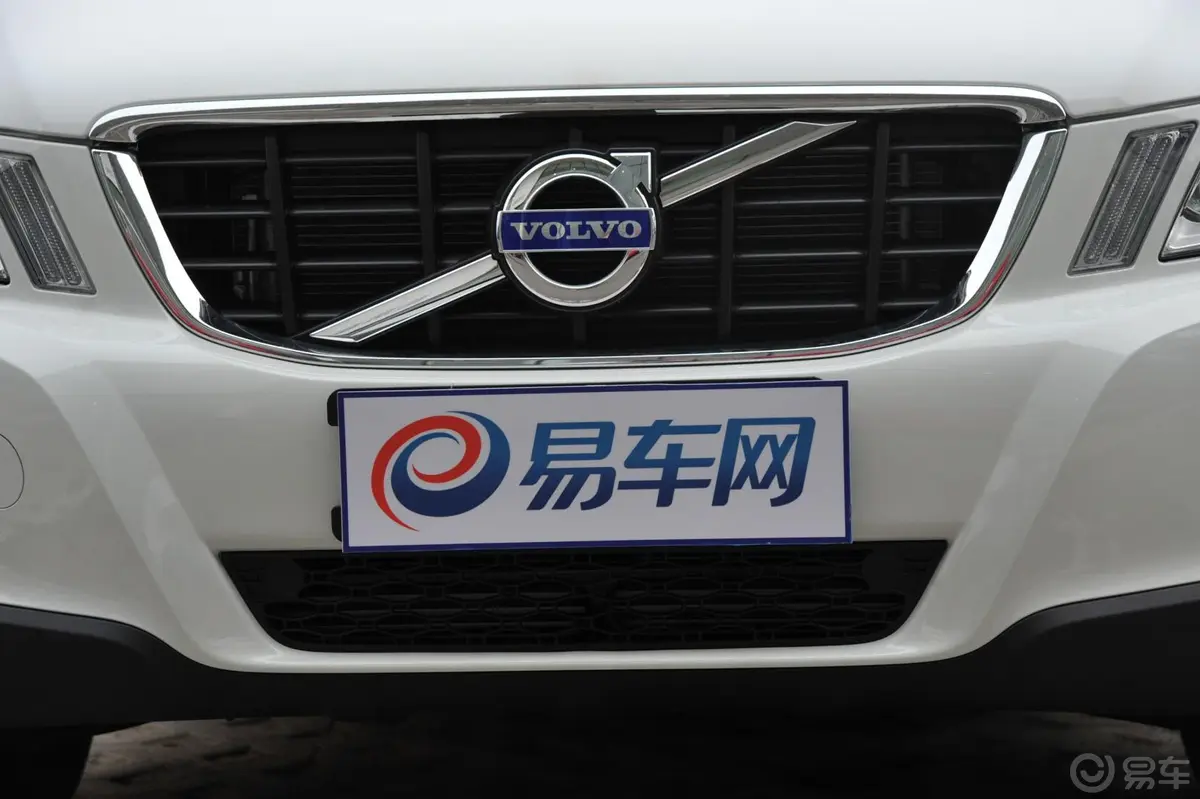 沃尔沃XC60(进口)3.0T T6 AWD智雅版前格栅侧俯拍