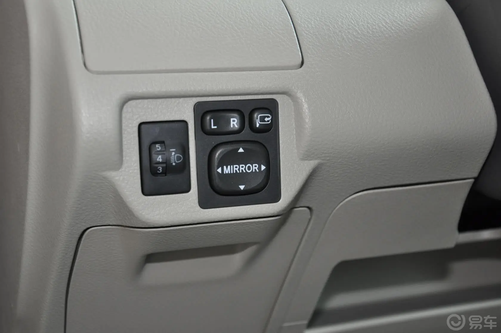 威驰1.6L GL-i 手动 型尚天窗版外后视镜控制键