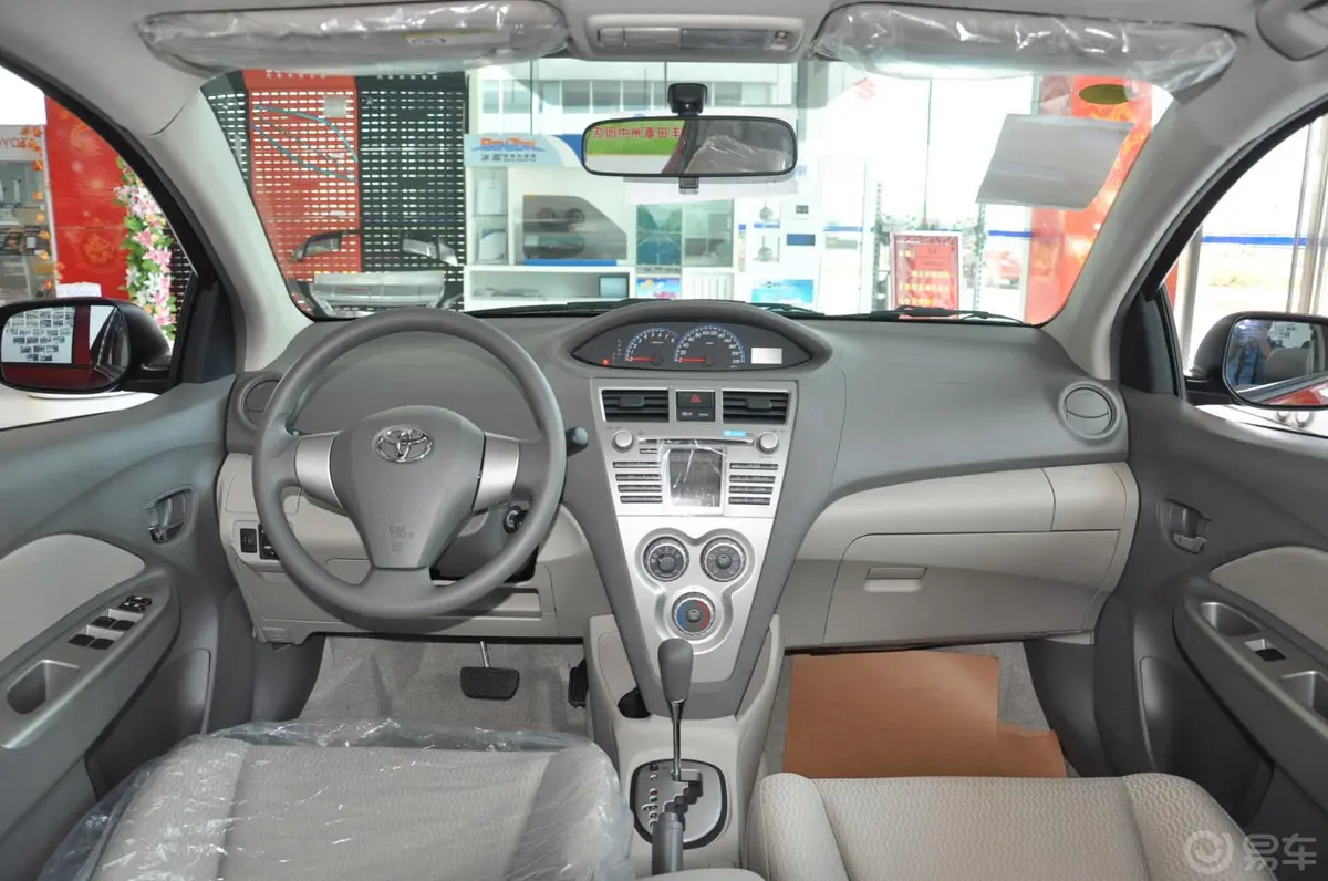 威驰1.6L GL-i 手动 型尚天窗版前排车顶中央控制区