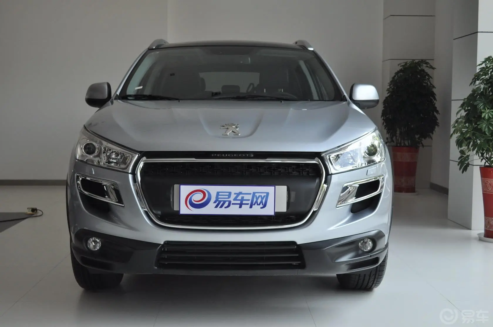 标致4008(进口)2.0L CVT 两驱 豪华型正前水平