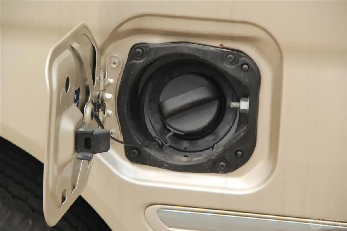 柯斯达4.0L 手动 豪华版 汽油 20座油箱盖
