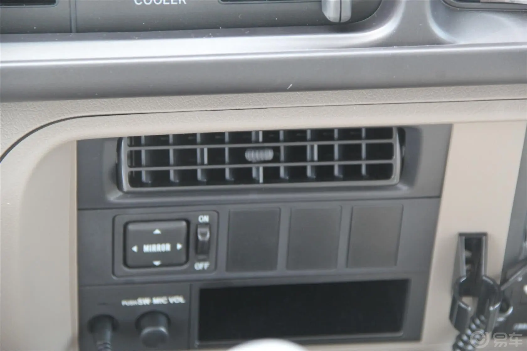 柯斯达4.0L 手动 豪华版 汽油 20座外后视镜控制键