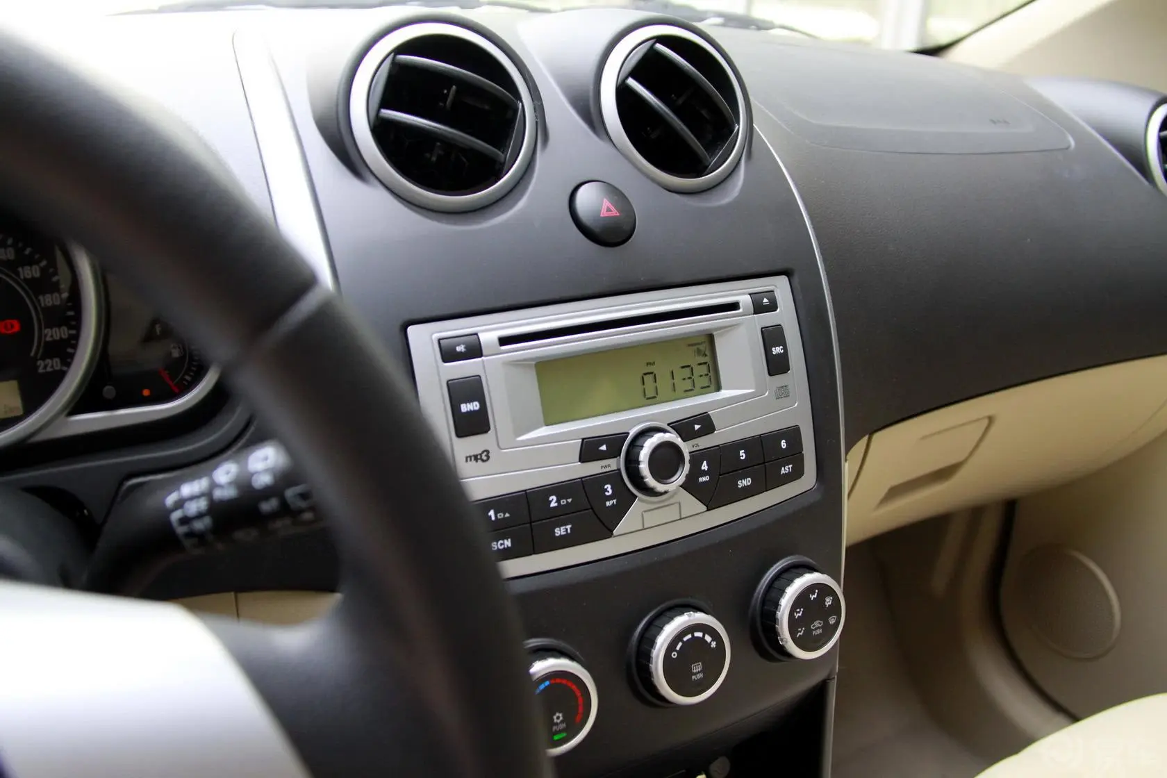 丘比特1.5L 自动 DX 灵动版中控台驾驶员方向