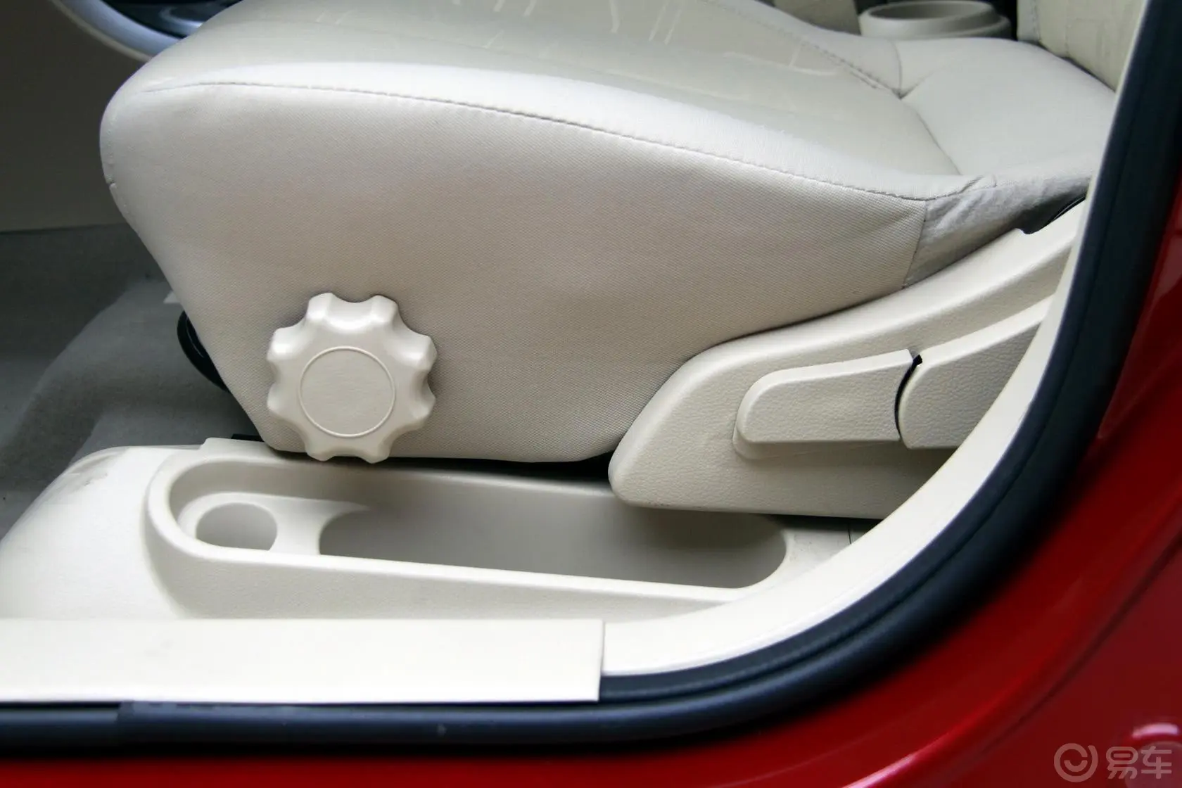 丘比特1.5L 自动 DX 灵动版座椅调节键