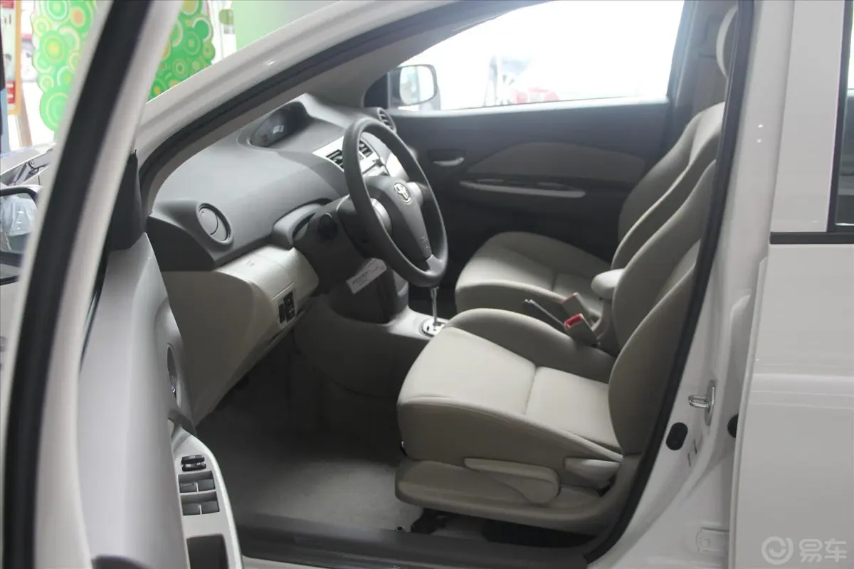 威驰1.6L GL-i 自动 型尚天窗版前排空间