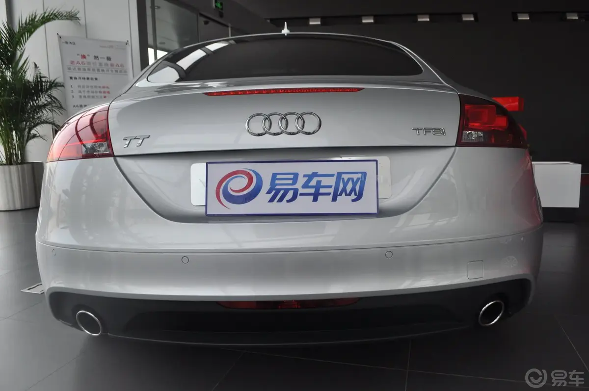 奥迪TTTT Coupé 2.0 TFSI S tronic正后水平