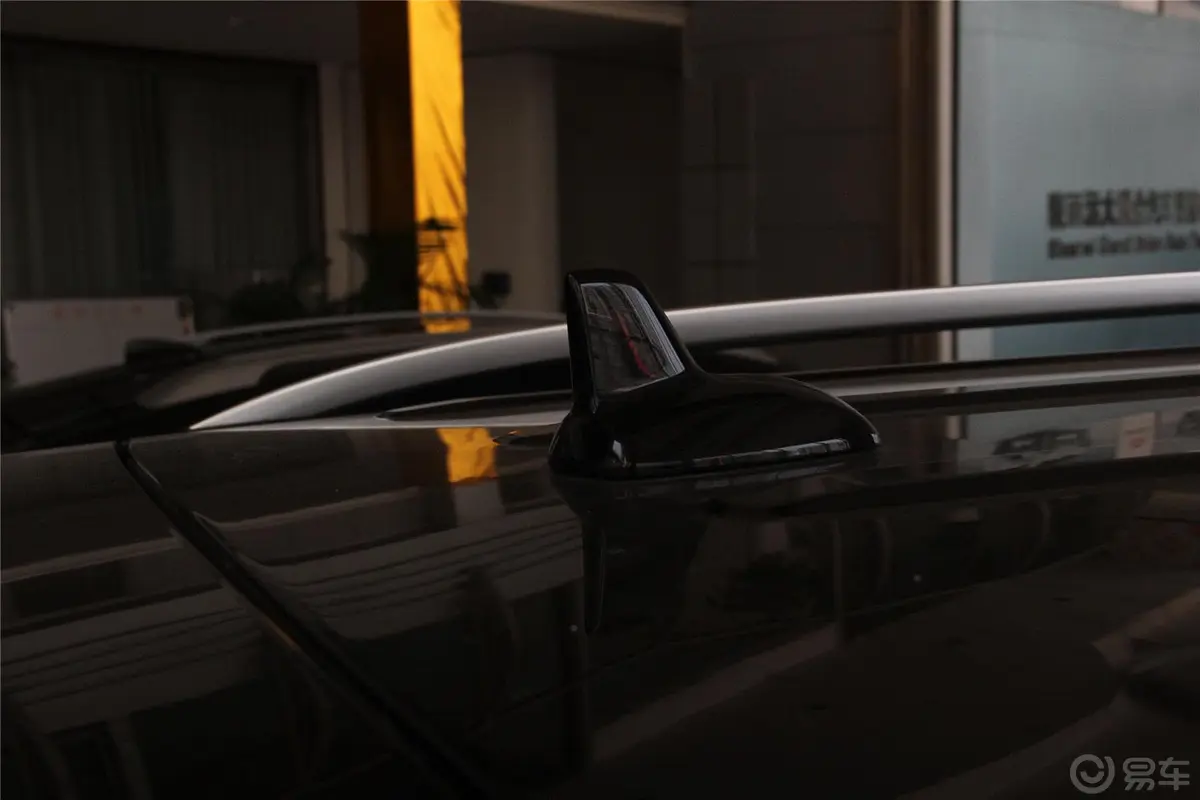 奔驰GL级350 美规版天线
