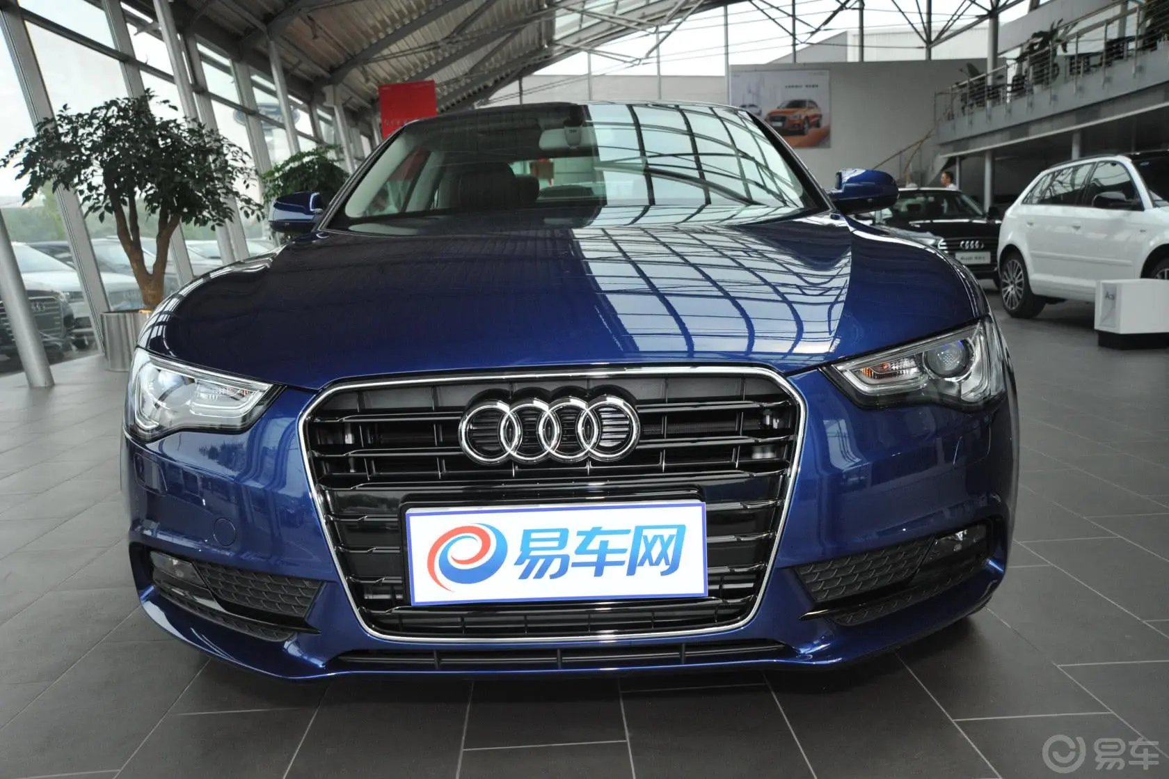 奥迪A5Coupe 40 TFSI quattro风尚版正前水平