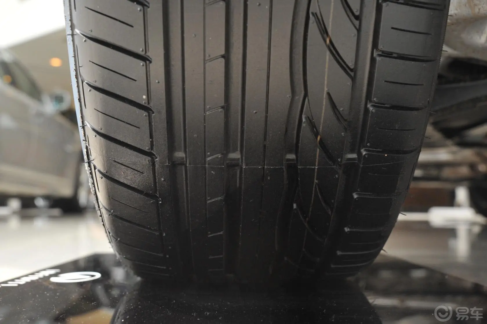 英菲尼迪FX37 五周年限量版轮胎花纹