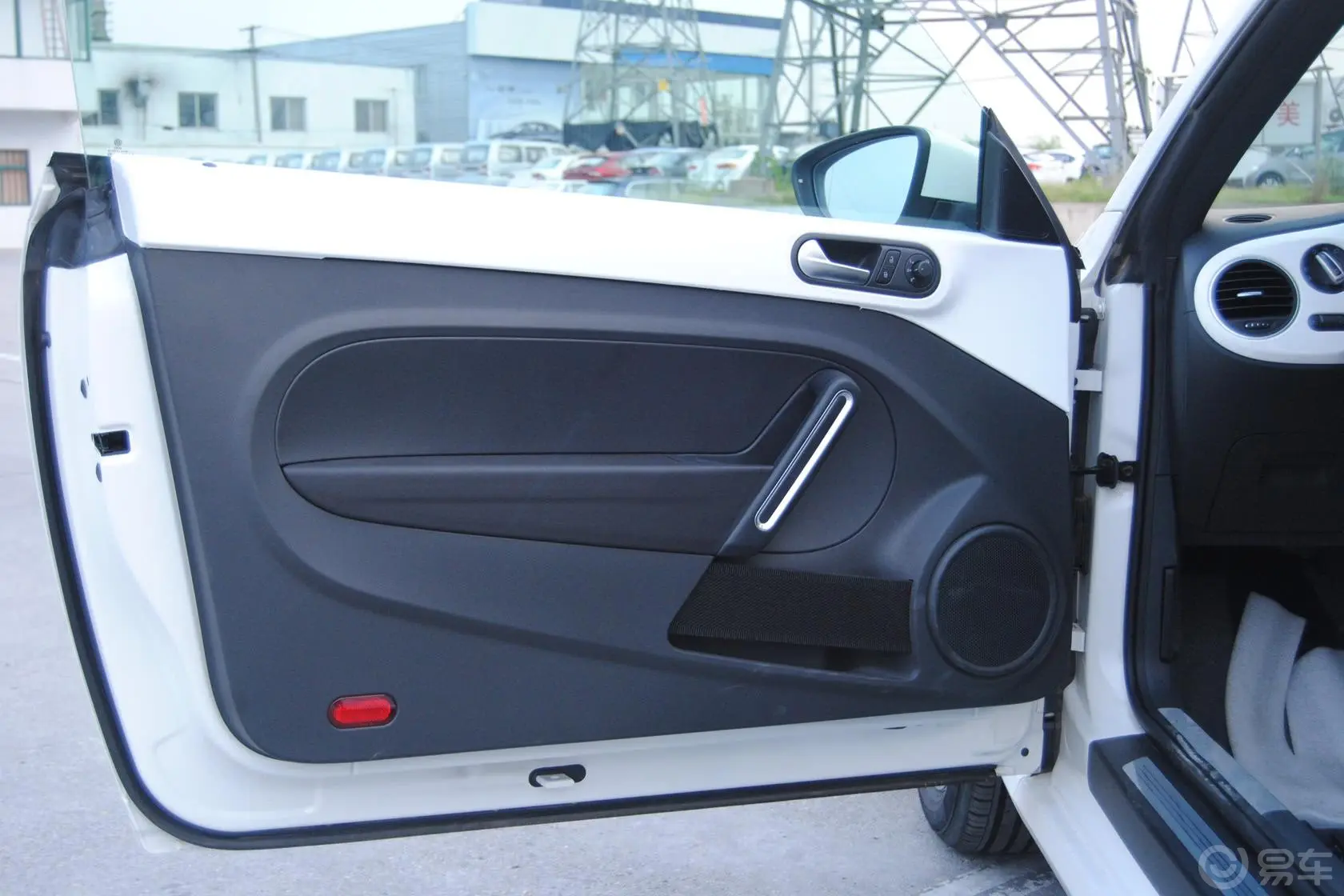 甲壳虫1.4 TSI 舒适型驾驶员侧车门内门板